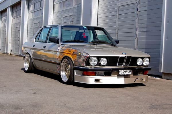 The Story of a Car with a Body Kit: BMW 5 Series E12 – A Timeless Classic with a Modern Twist